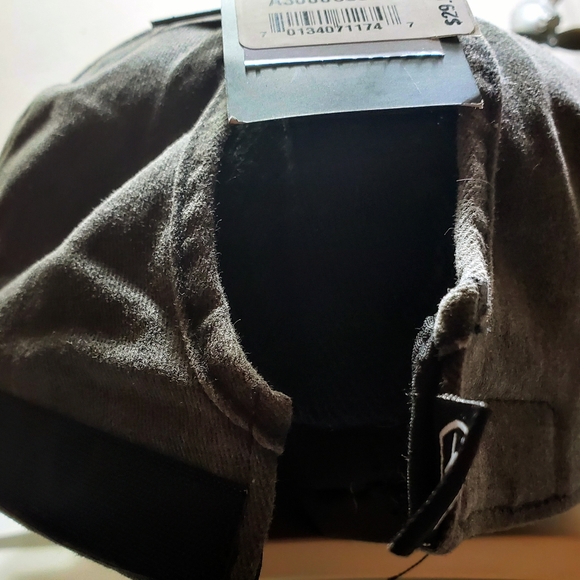 Ariat lepard shield. Women pony tail softball style hat. - Picture 8 of 12